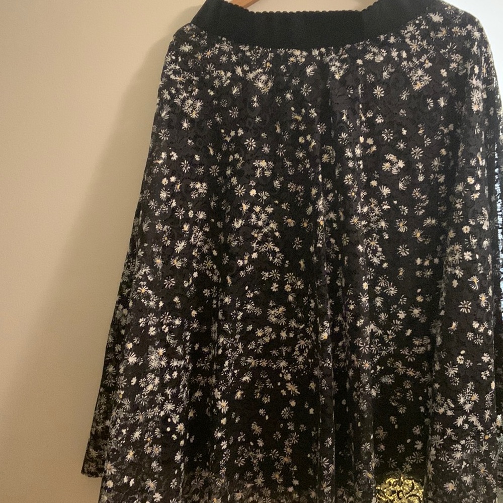 Good condition skirt nice for any occasion